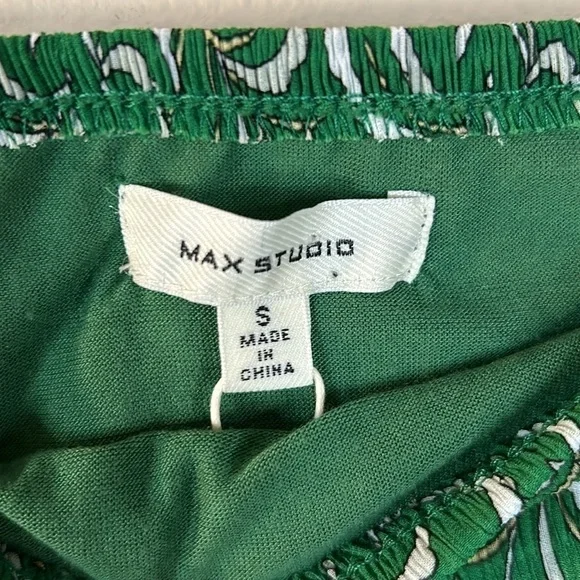 Max Studio NWT Elastic waist short Green floral print Skirt. SMALL - Picture 6 of 10